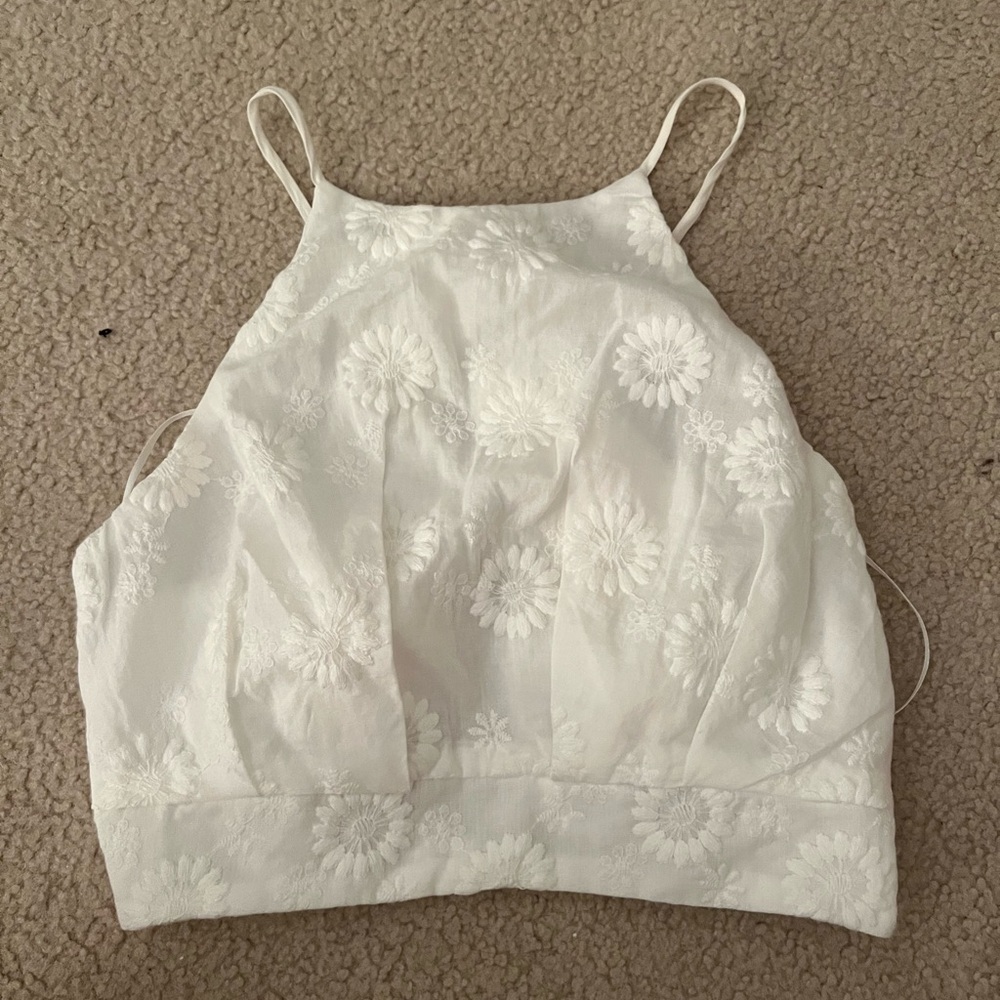 White flower embroidered crop top. Altard State. New without tags.